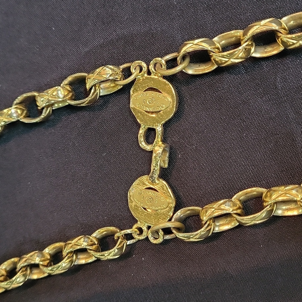 Chanel Vintage Double Chain Large CC Medallion Necklace - Picture 16 of 17